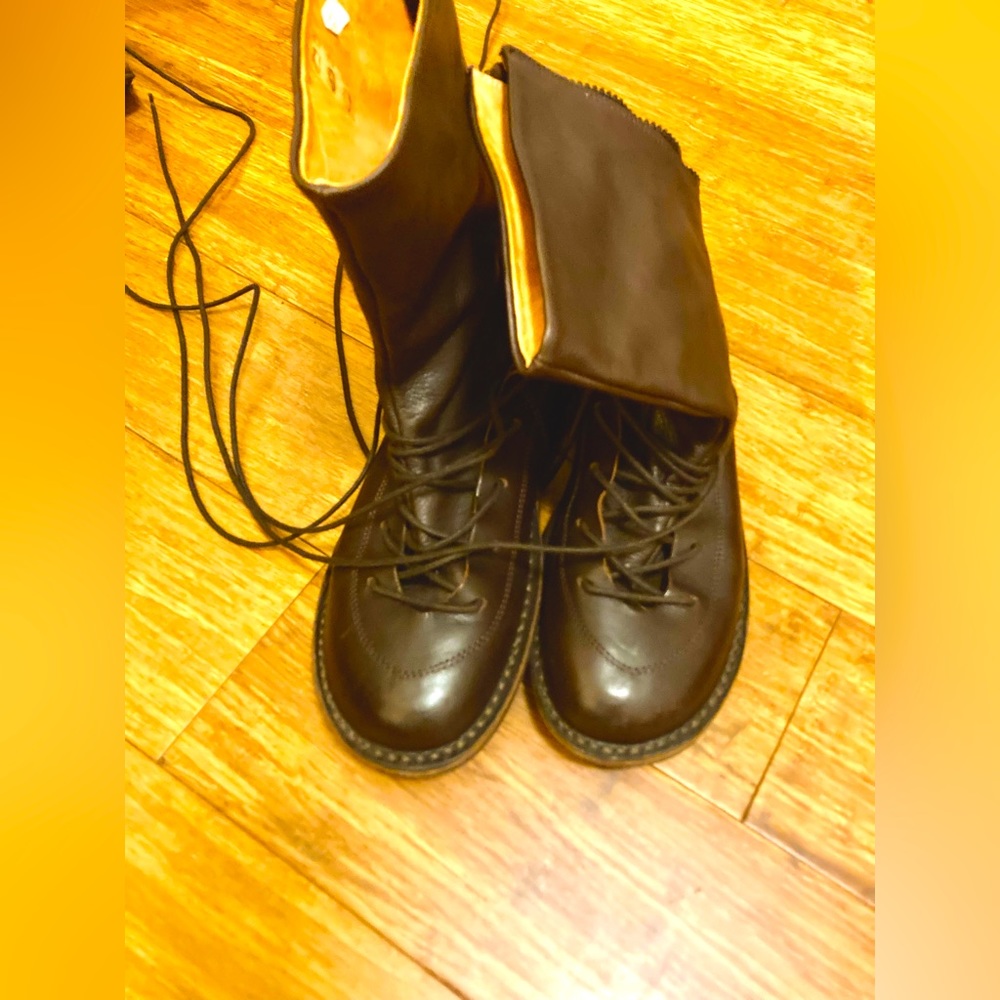 Tripped lace up ankle boot. Size 10.